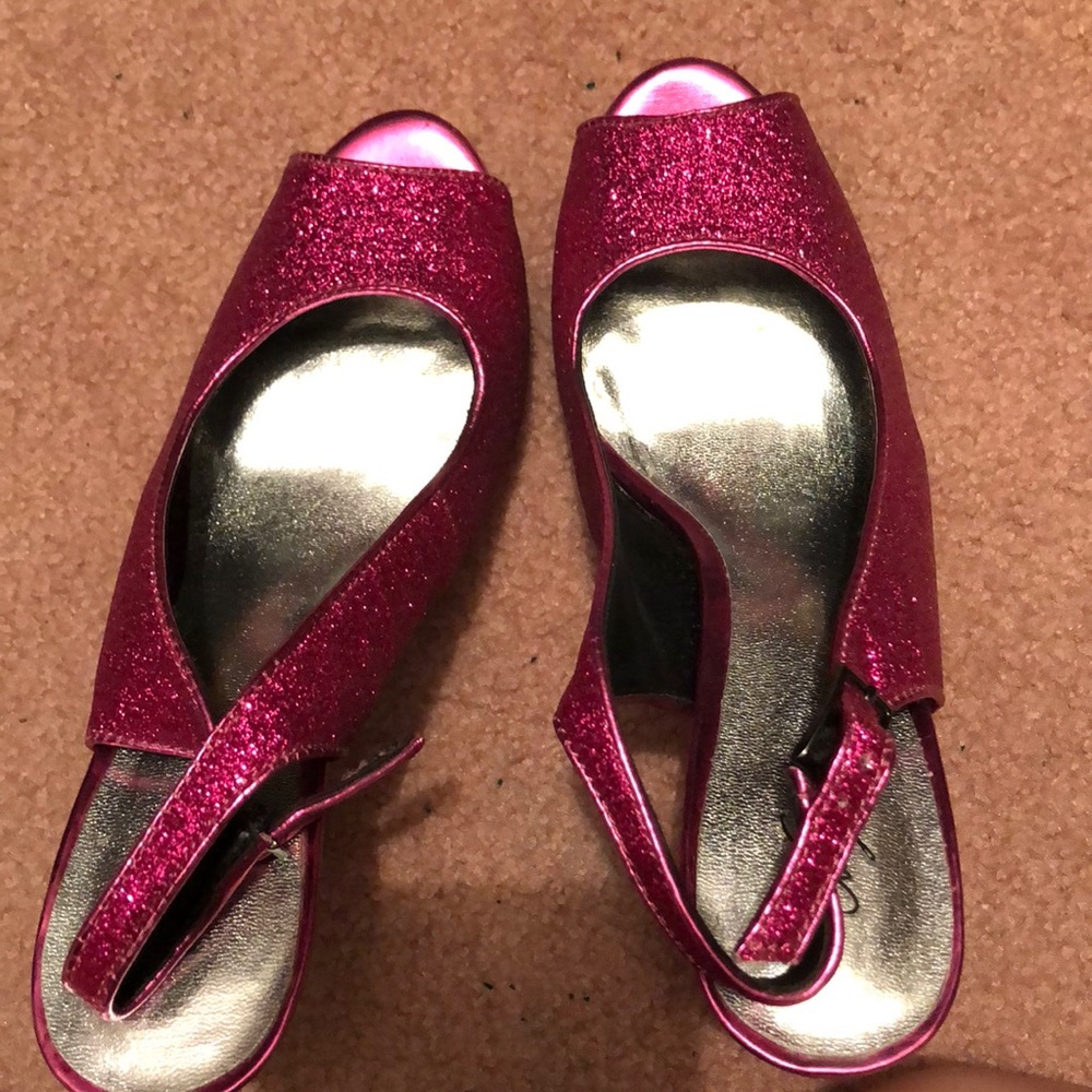 Sparkly pink heels!